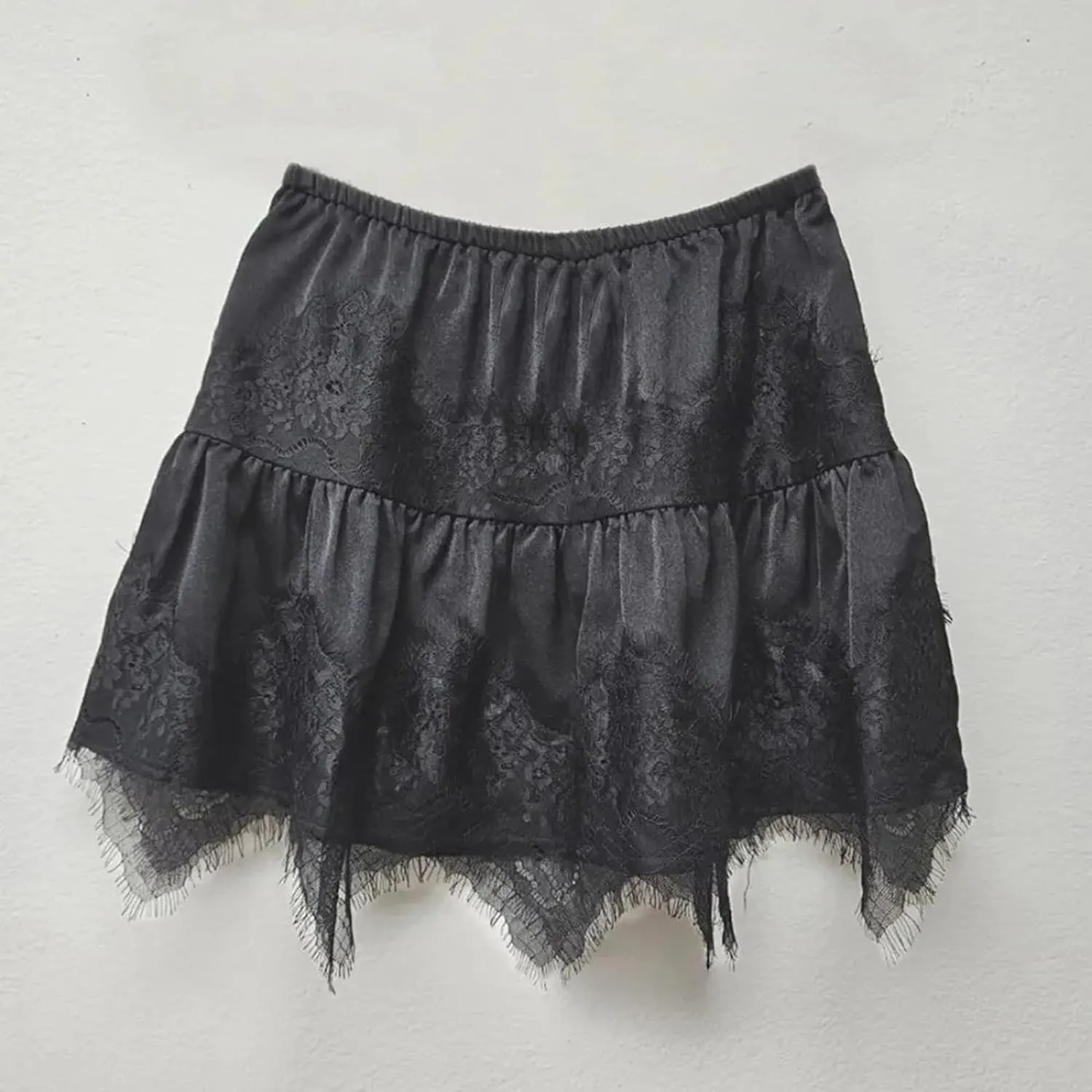 WZTYYDS Women Y2K Lace Mini Skirt Low Rise Ruffle Layered Pleated Flowy Skirts