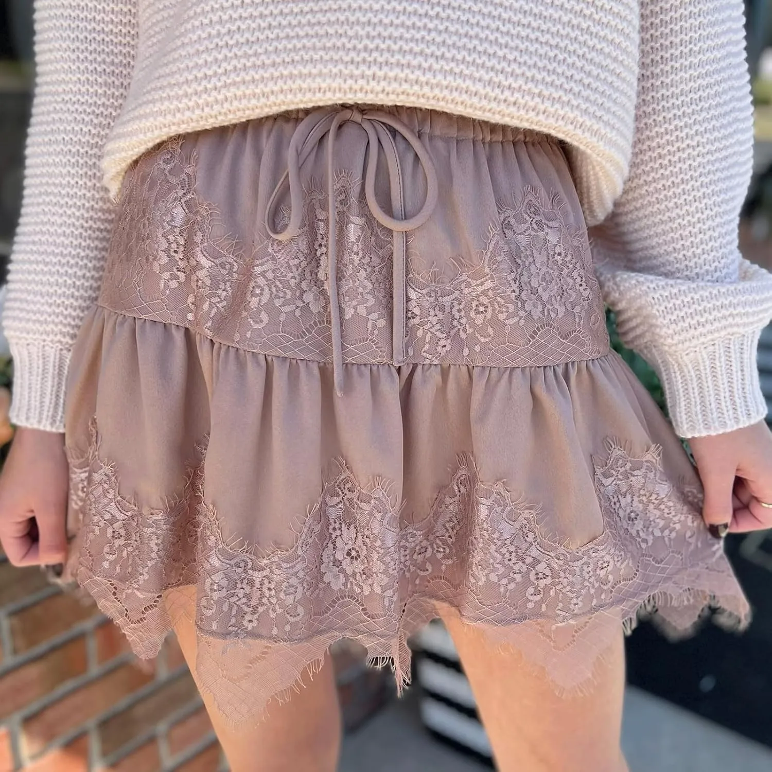 WZTYYDS Women Y2K Lace Mini Skirt Low Rise Ruffle Layered Pleated Flowy Skirts