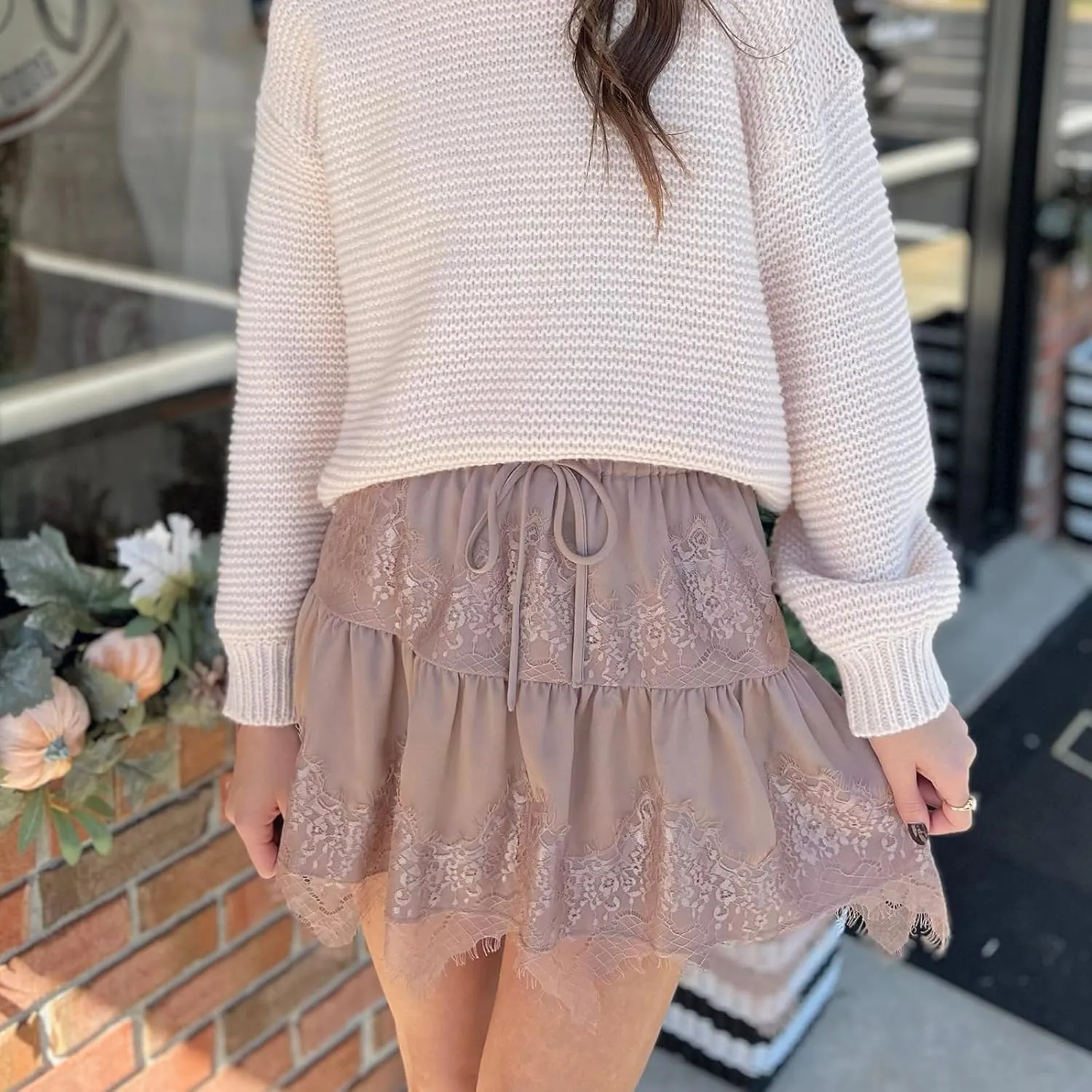 WZTYYDS Women Y2K Lace Mini Skirt Low Rise Ruffle Layered Pleated Flowy Skirts